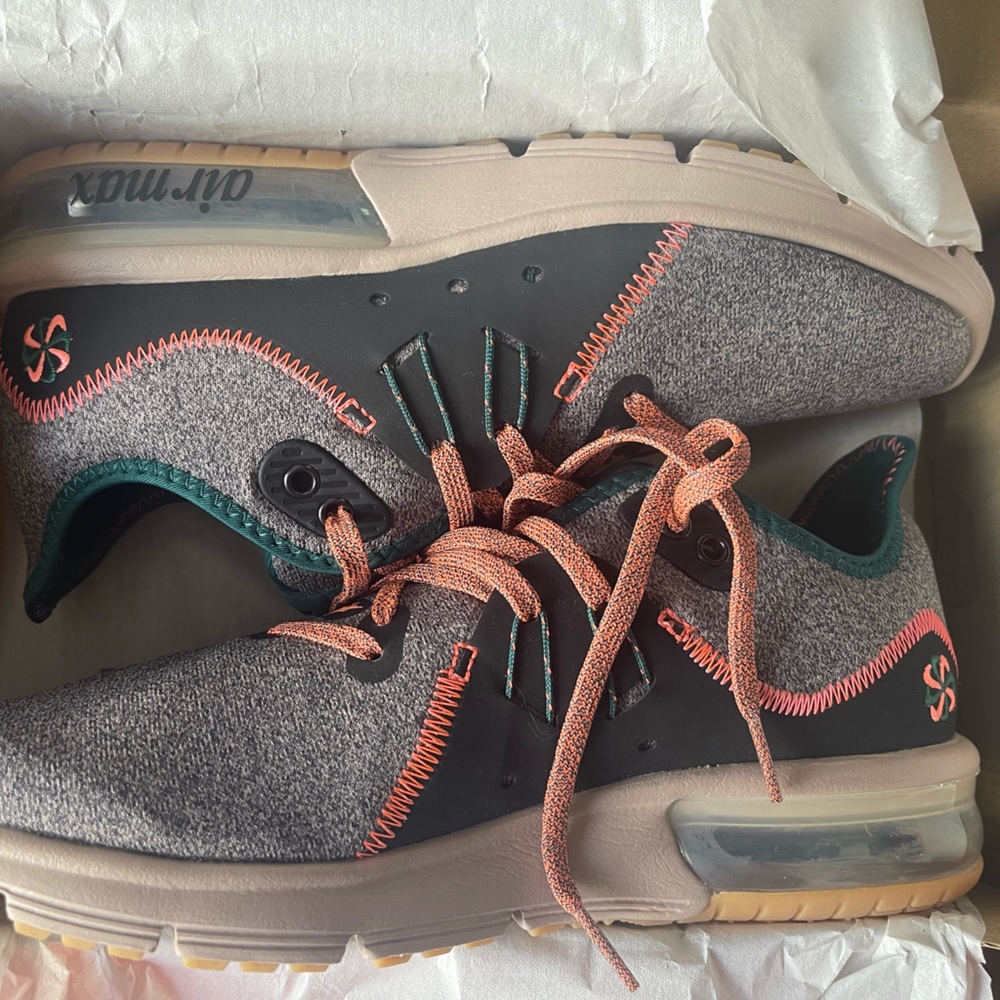 Women’s 7 Nike Air Max Sequence 3